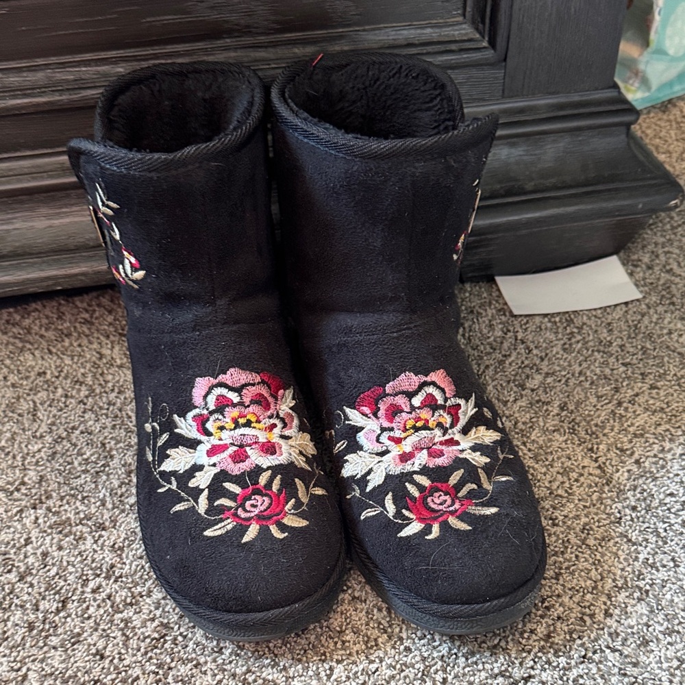 JustFab Black Ankle Boots with Floral Embroidery